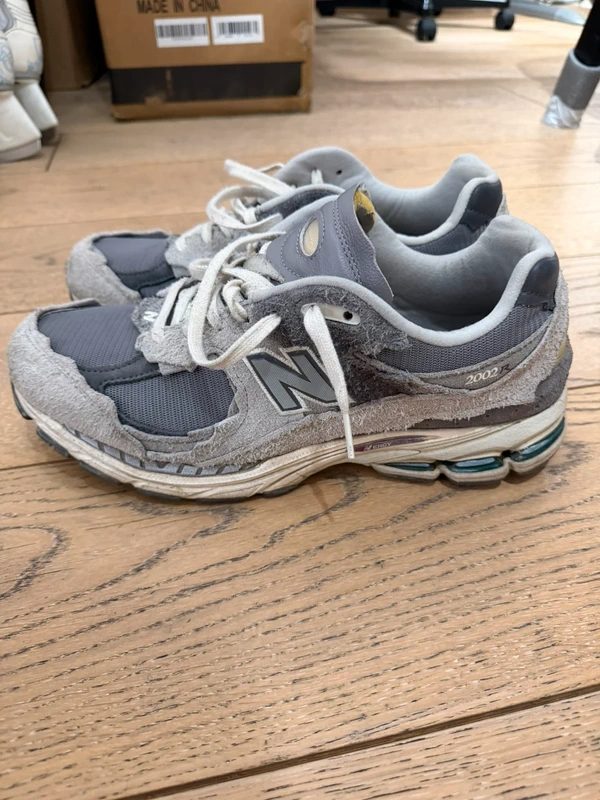 New Balance 2002r